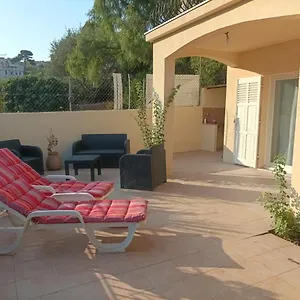 https://tres-bel-appartement-entier-proche-de-la-mer-2-chambres-1-salon.fr-provencehotel.com