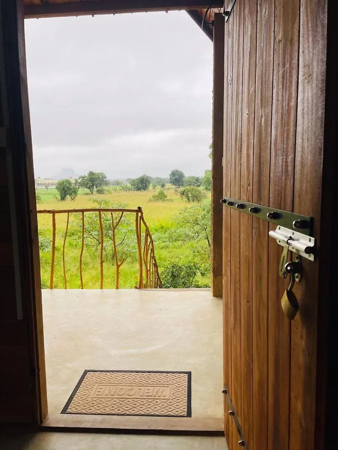 Lodge Rock Shade Chalet- Sigiriya