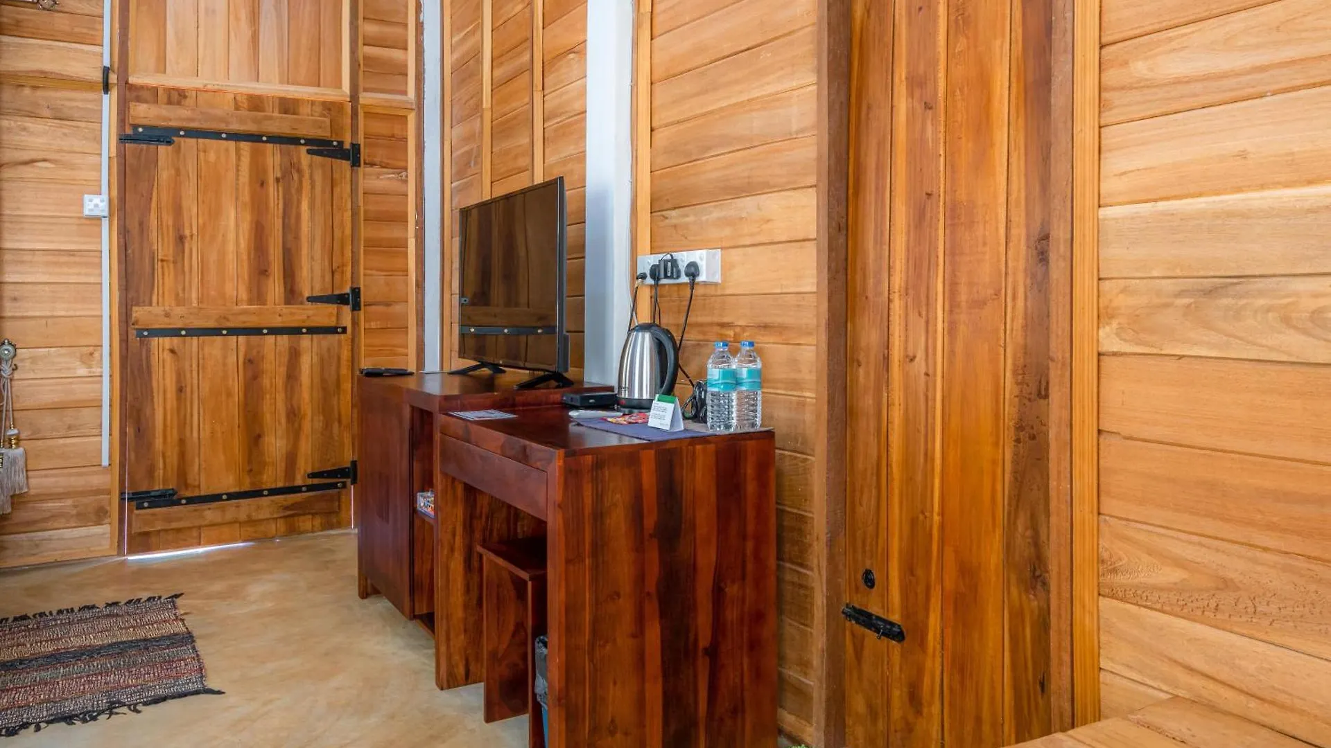 Lodge Rock Shade Chalet- Sigiriya
